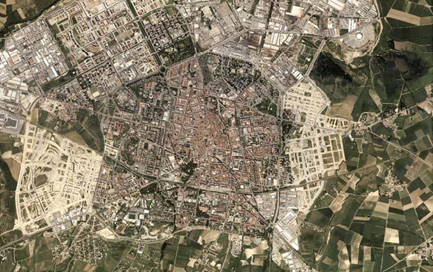 Posición central del Casco Medieval en la ciudad, que por su proximidad a los polos urbanos de