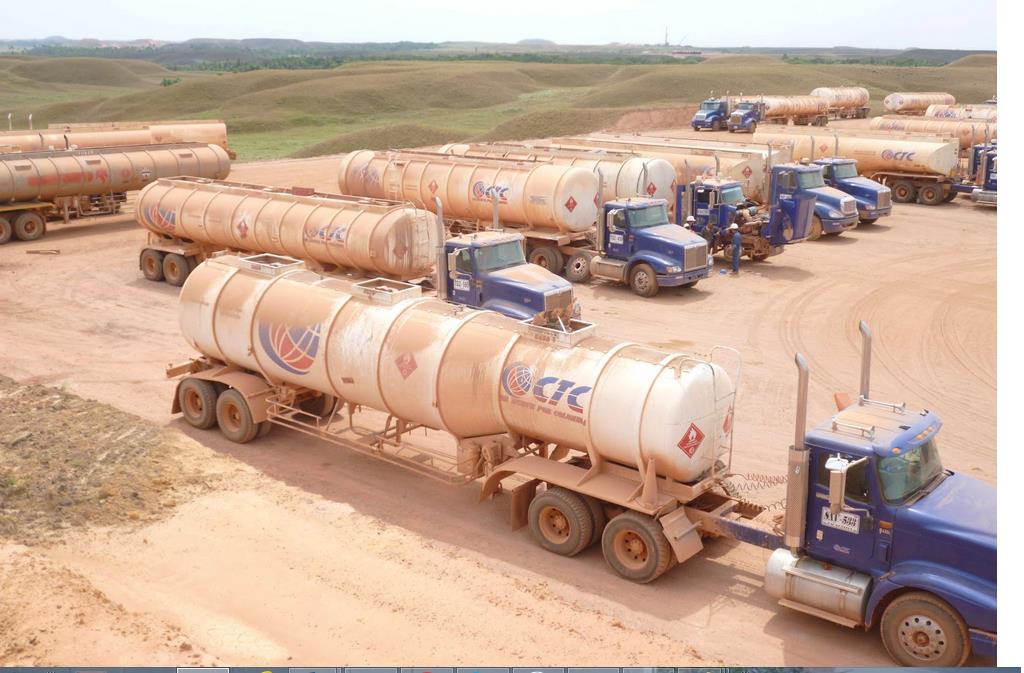 Foto de Pulzo.com, vehículos que transportan petróleo.