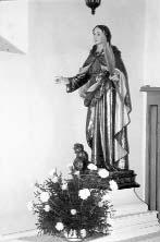 Margarida, orixinan que Fernán Gómez, no seu devandito traballo, a poña en relación coa de Santa Comba, facendo incluso a avanzada hipótese que o templo de Santa Margarida fose de orixe un pequeno