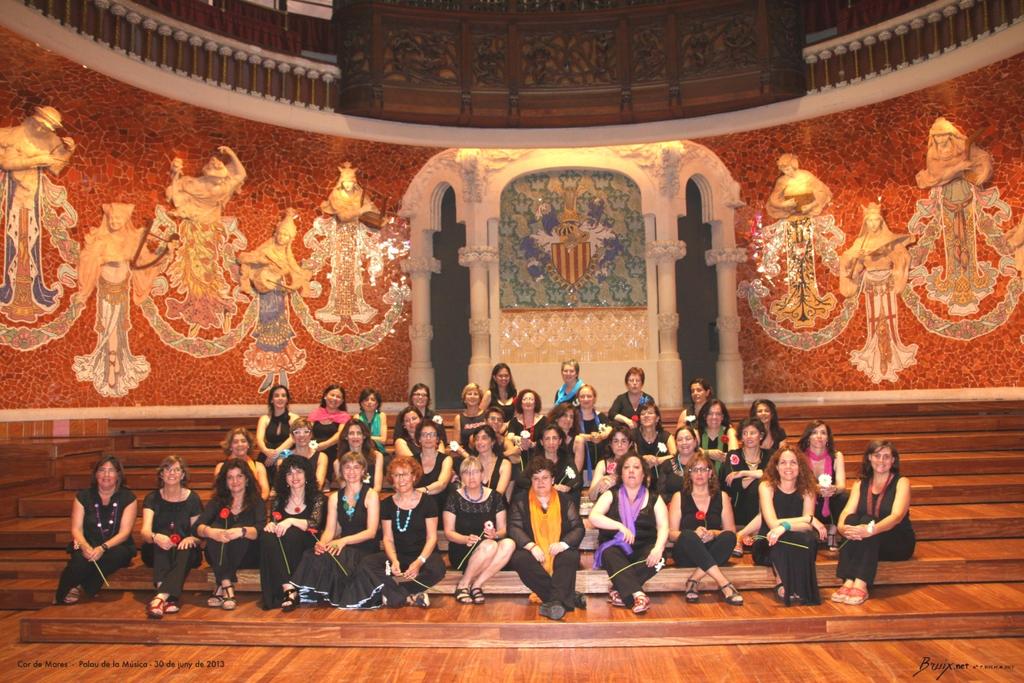 Es promouen els intercanvis entre els cors del barri i els cors de l Escola Coral de l Orfeó Català, ja sigui mitjançant assajos conjunts o bé concerts conjunts celebrats al Palau en què participen