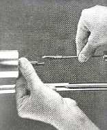 2. Ajuste la protección de la aguja (Figura 2) al viscosímetro. Figura 2. Protección de aguja para viscosímetros de la Serie RV 3.