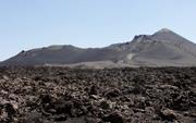 La caldera es un terreno hundido rodeado de paredes montañosas en forma de círculo. La caldera de mayor extensión que existe en Canarias es la de Las Cañadas, en la isla de Tenerife.