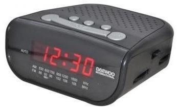 Función Snooze (repetición de alarma). Función Sleep (apagado automático). Altavoz integrado - Pantalla con LED rojo.