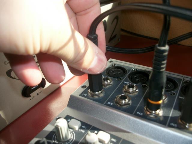 señal que entra al mezclador es más baja que un dispositivo de sonido como puede ser la salida de un reproductor de CD u otro tipo específico.