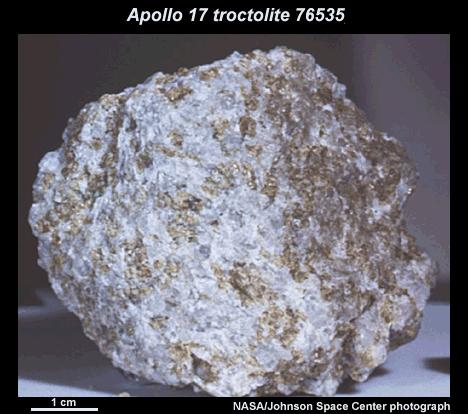(2003) describen que se han fechado rocas lunares tipo anortositas