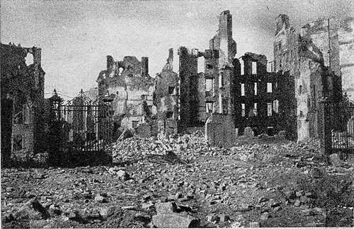 La guerra afectó mucho a la ciudad de Brest, como a cientos de otras ciudades de otros países y otros Continentes Brest sufrió muchos bombardeos durante la Segunda Guerra Mundial, terminando por ser