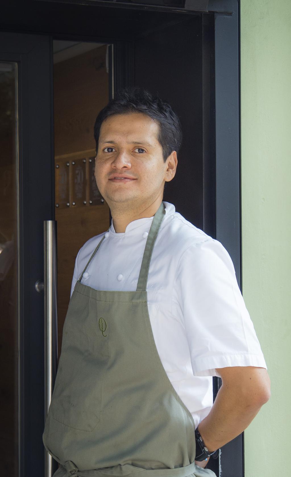 Jorge Vallejo Ciudad de México, 1981 Estudió Administración y Artes Culinarias en el Centro Culinario de México Ambrosía.