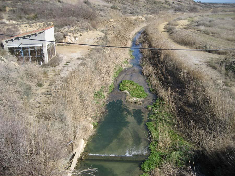 una estación de bombeo para reutilizar el agua para riego y que desembocan en el río Flumen aguas arriba de la