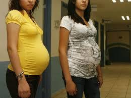 Consecuencias El embarazo y el parto se asocian con mayores riesgos para la salud de la madre: Las complicaciones del embarazo y el parto son la principal causa de muerte en mujeres de 15-19 años en