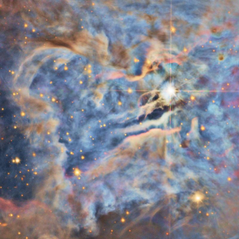 Figura 35 - Una comparación en un cultivo de tamaño completo, cerca del centro de la nebulosa. 35 bis-antes de GradientsHDRCompression.