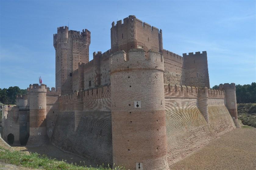 Castillo de la Mota, Medina del Campo, Valladolid Su aspecto exterior es imponente, construido en ladrillo.