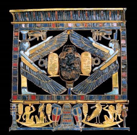 lapislázuli, cornalina, fayenza egipcia y pasta de vidrio, del faraón Psusennes I.