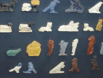 Amuletos de faiensa y vidrio Museo Egipcio de El Cairo