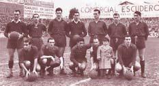 Cae el FC Barcelona en Pamplona Estos son los hombres que ganan por primera vez al FC Barcelona. El triunfo se consigue en San Juan, el 28 de febrero de 1954, gracias a un gol de Pahuet.