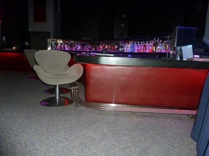 Foto 92 (izq): Bar de diseño accesible en Hotel.