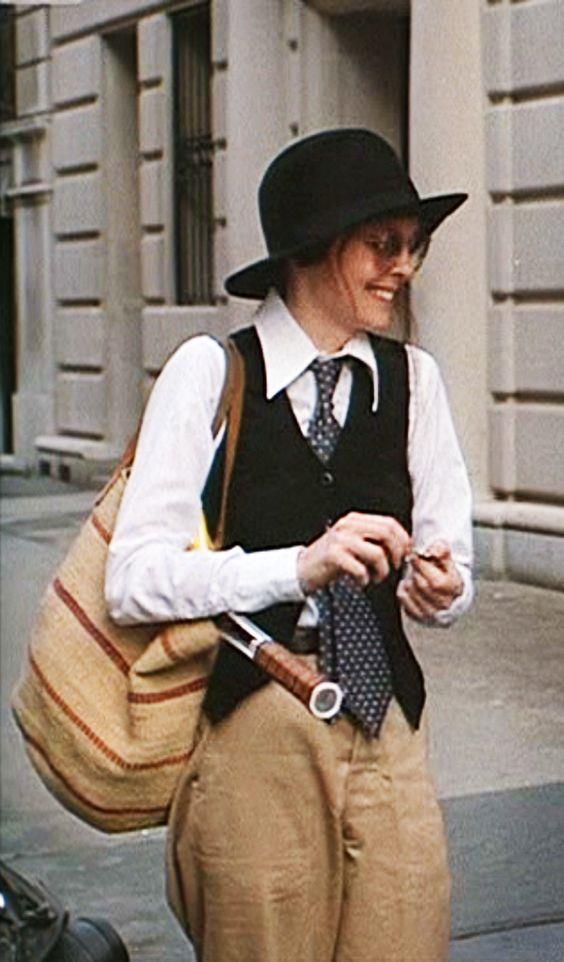 Taxi Driver (1976) y Ghost (1990). En la película prácticamente todo el vestuario que lleva Anniel Hall fue elegido por la propia actriz.