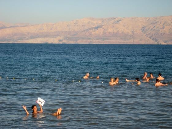 DÍA 10 ABRIL 16: MAR DE GALILEA BAUTISMO CANA DE GALILEA Travesía en barca por el Mar de Galilea del mismo nombre o Lago de Tiberiades o Lago de Getnezareth.