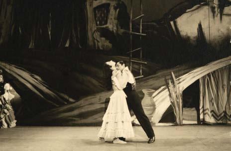 < ANTONIO BALLET ESPAÑOL, LOS BALLETS DE MADRID Y BALLET NACIONAL ESPAÑOL En 1949, regresan a España y el 27 de enero se presentan en el Teatro Fontalba de Madrid.