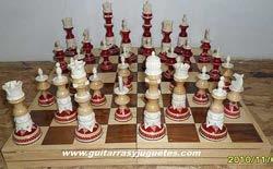 Ajedrez Toscano Grande de Catálogo especial de Artesanías y Juguetes Ajedrez de modelo Toscano, tamaño grande, es un ajedrez con tablero tipo caja, para guardar las piezas, con una dimensión de 45x45
