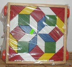 Carrito de estrella didáctico El carrito estrella es un juguete educativo que se puede utilizar para jalar, y también contiene 32 piezas en forma de rombos, triángulos y cuadrados, con los que se