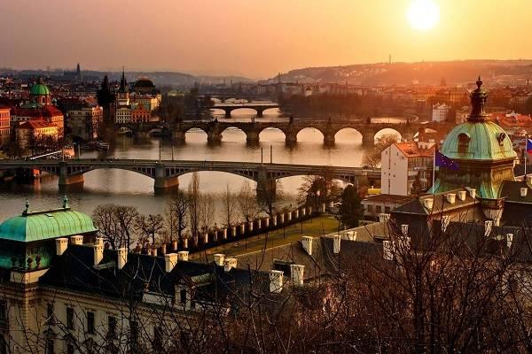 En esta ocasión le brindamos la posibilidad de conocer Praga como ciudad referencia del medievo, pero también la capital de un país volcado con la cerveza.