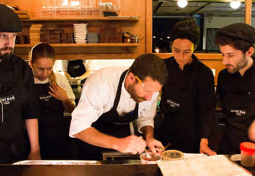 inside DIEGO MUNOZ EL CHEF NÓMADA MINIBAR. JOSÉ AVILLEZ. PORTUGAL Los chefs nómadas no tienen que preocuparse por un negocio, el negocio son ellos mismos.