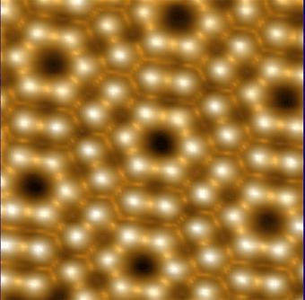 5 Imagen de STM con resolución atómica de la superficie de silicio(111)7x7. Topografía. At constant I, acquired at 4K, V = 15mV. Image size: 6.1nm x 6.1nm. I.Brihuega.