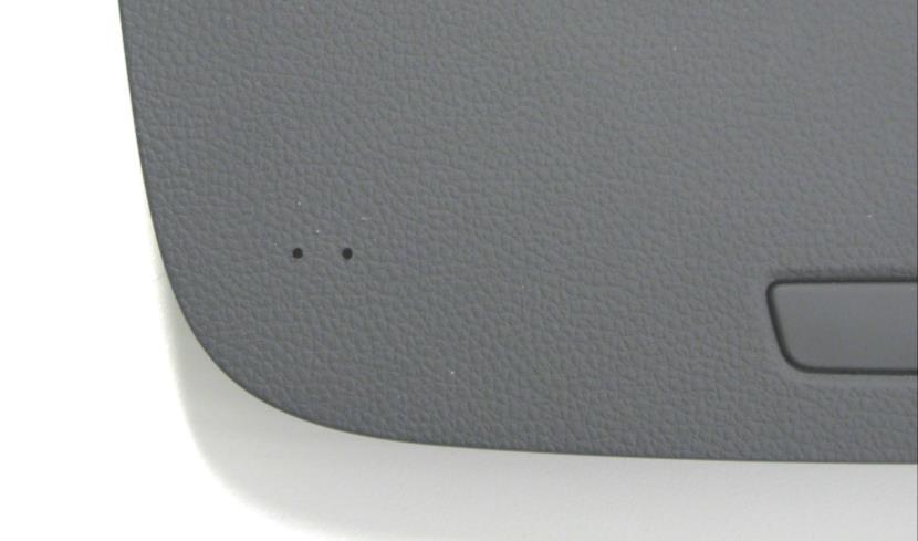 agujeros de 1,5 mm. en la parte inferior izquierda de la base y tapa de la guantera central.