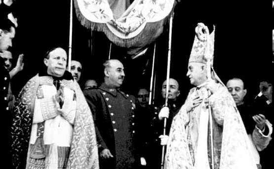 LA Iglesia y el nacionalcatolicismo La Iglesia apoyó a los sublevados el 18 de julio de 1936 y los bendijo como cruzados.