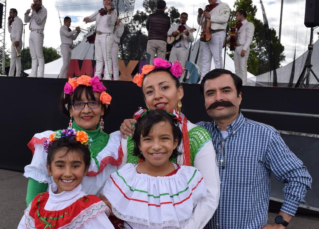 CULTURAL FIESTA NACIONAL 15 de Septiembre El jueves 15 de septiembre, se organizó una kermés a la comunidad mexicana gracias al apoyo de las empresas mexicanas patrocinadoras en el parque de