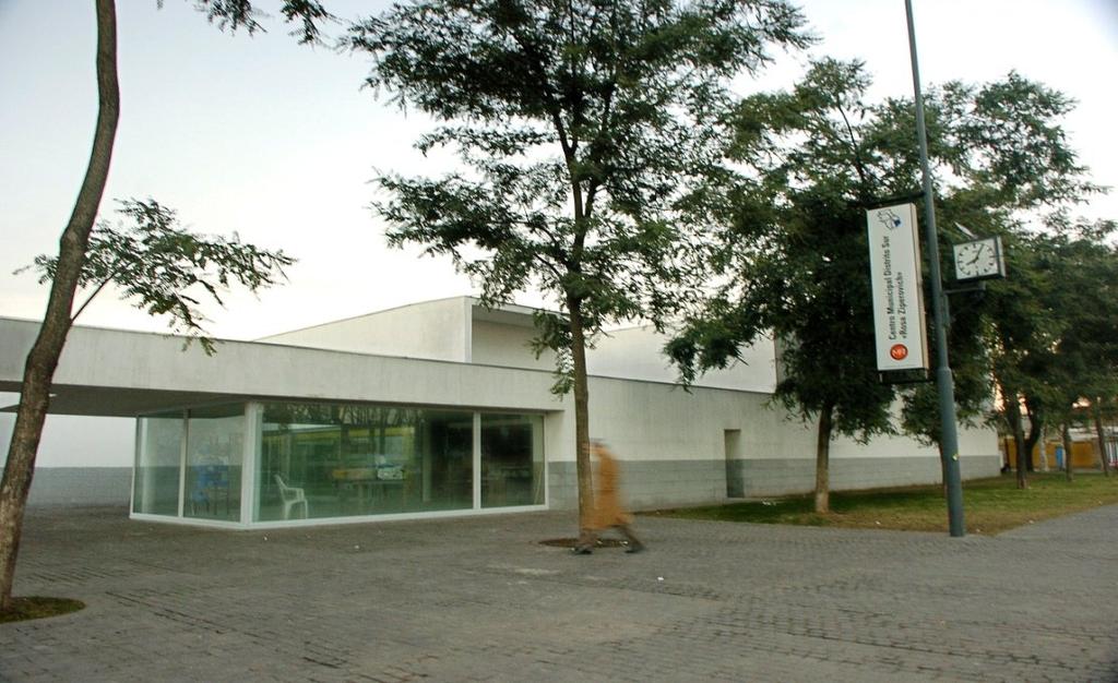 Centro Municipal Distrito Sur Rosa Ziperovich Tercer mini municipio habilitado en agosto de 2002. Primer obra en Latinoamérica del reconocido arquitecto portugués Alvaro Siza.