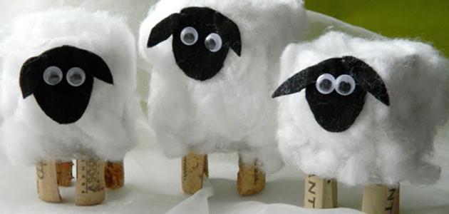 4. Oveja En ivaalex nos enseñan a hacer ovejas con tubos de papel higiénico, algodón, cola