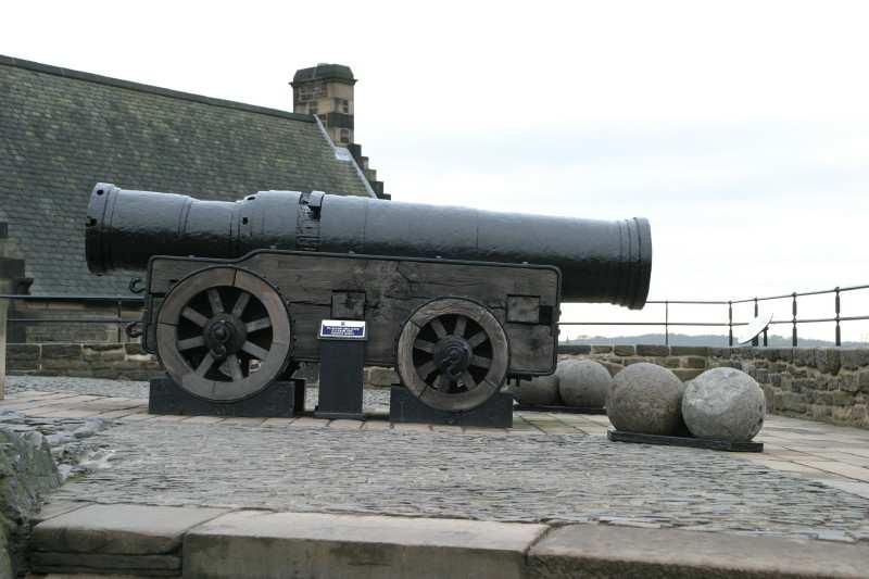ARTILLERÍA CAÑONES Las siguientes reglas regulan el uso de los cañones ligeros que hicieron su aparición a partir del siglo XIV.