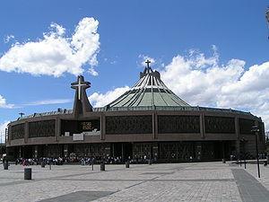 Partimos a Querétaro, ciudad Patrimonio de la humanidad, donde visitaremos el Acueducto, el Ex-Convento de la Cruz y el Centro Histórico. Continuaremos camino hasta San Miguel de Allende.