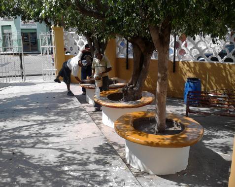 Desinstalación de templete ubicado en el panteón municipal. Construcción de fosa en Jardín de Niños de Gavilán Chico.