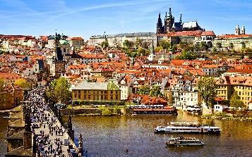 Bratislava y Viena Austria, dos capitales separadas a tan solo 70 kilómetros de distancia y conocidos por sus centros y castillos