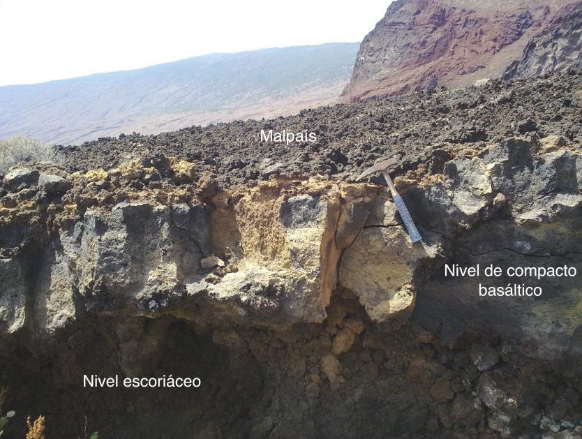 INGENIERÍA GEOLÓGICA EN TERRENOS VOLCÁNICOS 105 b) Niveles de escorias (material granular). Se estudian en el ámbito de la mecánica de suelos.