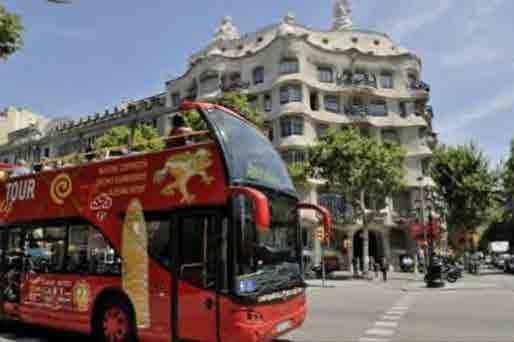 7. La mobilitat no quotidiana: turística i professional 7.1.Introducció El sector turístic a Barcelona ha tingut un fort creixement els darrers quinze anys.