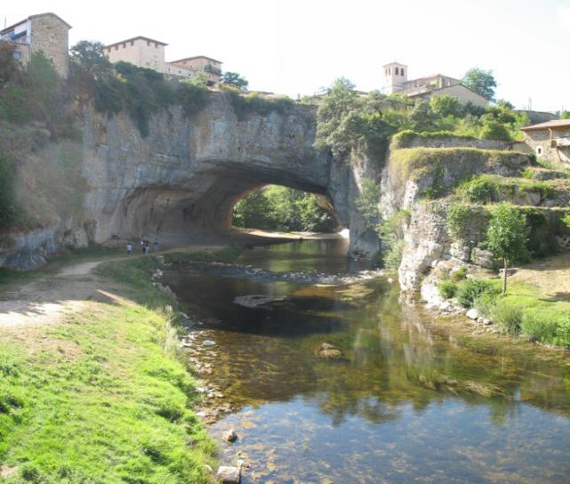 1. SUBCUENCA DEL RÍO NELA 1.1. INTRODUCCIÓN La subcuenca del río Nela se sitúa en el extremo noroccidental de la cuenca del Ebro, siendo la primera subcuenca que afluye al río Ebro por su margen izquierda.