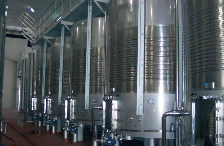 OTROS PROCESOS Además de las anteriores, se pueden citar específicamente: Conservación de mostos Maceración Desfangado de mostos Conservación y mantenimiento Añejamiento de vinos En lo que respecta a