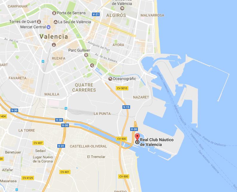 dirección puerto, nos encontramos con el Real Club Náutico de Valencia. Parking de pago.