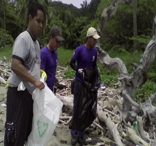Limpieza de desechos y clasificación para su debida separación y clasificación en la zona costera en Isla San Lucas, con la participación de la Municipalidad de Puntarenas (Área de gestión