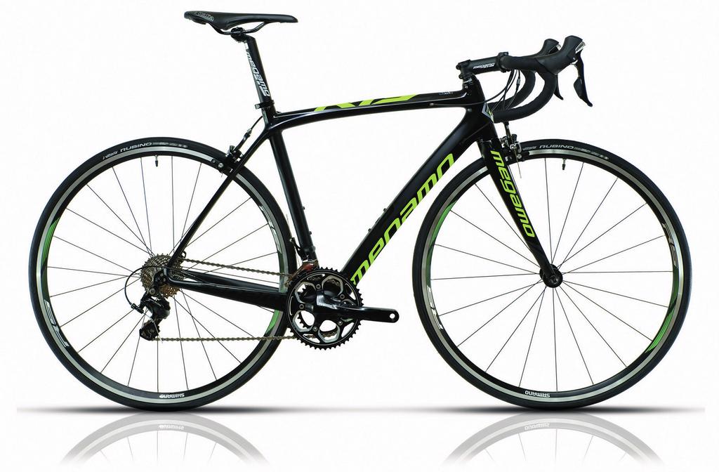 r15 105 black description / DESCRIPCIÓN Pure subtle! The new R15 has been designed to reach the best efficiency. Ride through the mountain ports and your favourite roads will be easy for this bike.