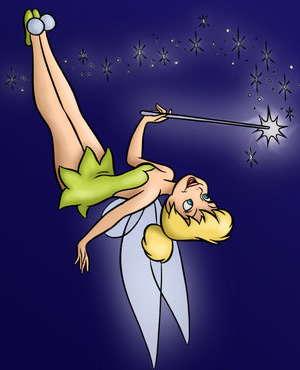 Campanilla se destaca prominentemente en el vuelo de Peter Pan, un paseo suspendido en la oscuridad basado en, y usando arte derivada de, el filme animado de Disney Peter Pan.
