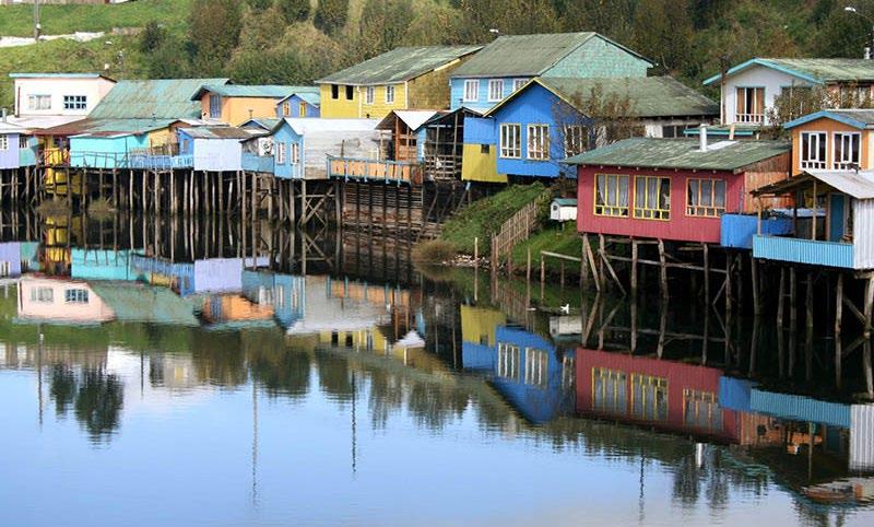 DÍA 10: Puerto Varas - Isla de Chiloé - Puerto Varas Viajamos hasta la Isla de Chiloé, la segunda en tamaño de América del Sur.