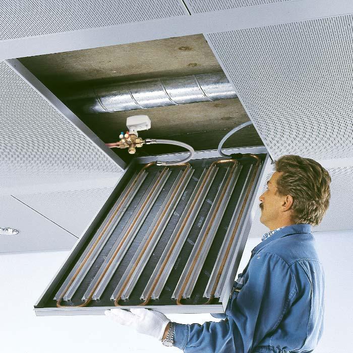 Ejemplos de instalación en sistemas de refrigeración Los sistemas de techo refrescante representan una opción en auge en la refrigeración de edificios de oficinas.