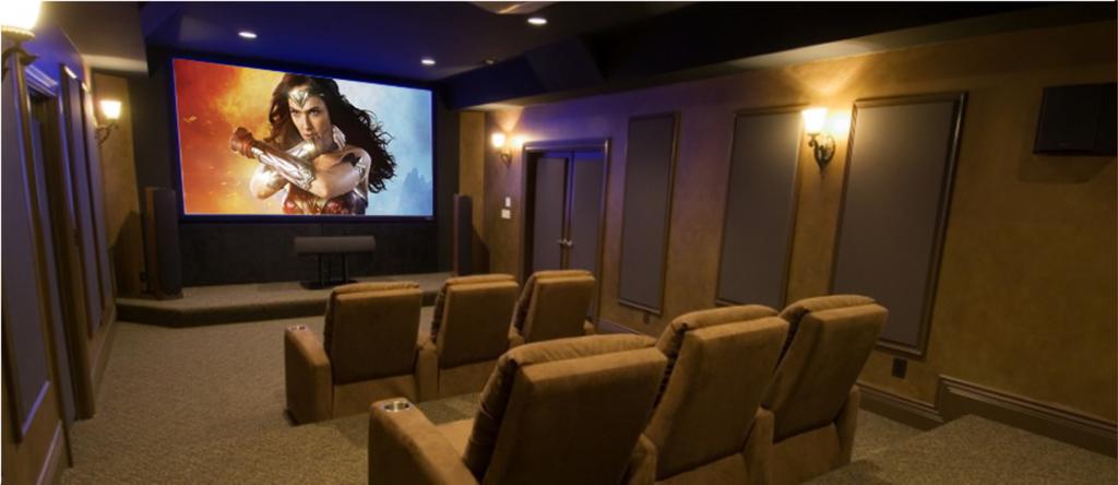 CONCEPTO 1. Quieres ver una película en casa como si estuvieras en el cine?
