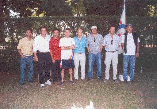 Centro: Marcos Roca y miembros de la comisión del Campo de Deportes, en la entrega de premios.