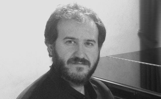 Daniel Flores Sanz Piano Daniel Flores Sanz nace en Madrid en el año 1974.