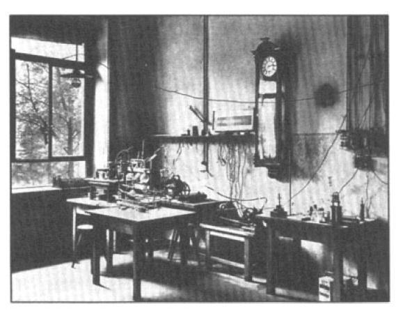 Página 3 En 1894 Röntgen comenzó a estudiar los rayos catódicos. Y qué fue lo que descubrió?